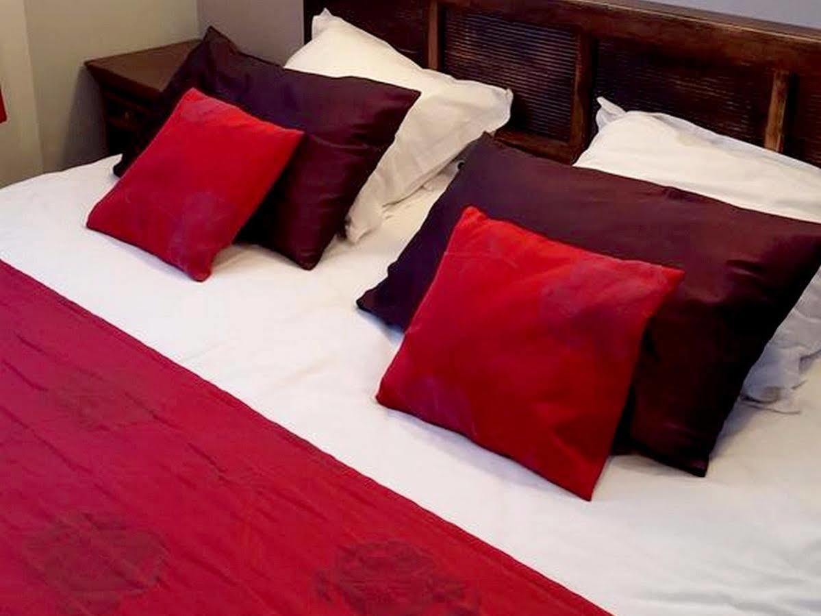 Logis Hotel Les Sapins Le Ménil Εξωτερικό φωτογραφία